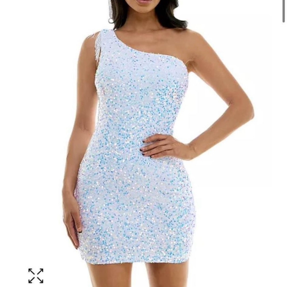 Sparkly white dress. Dry cleaned. Junior’s medium